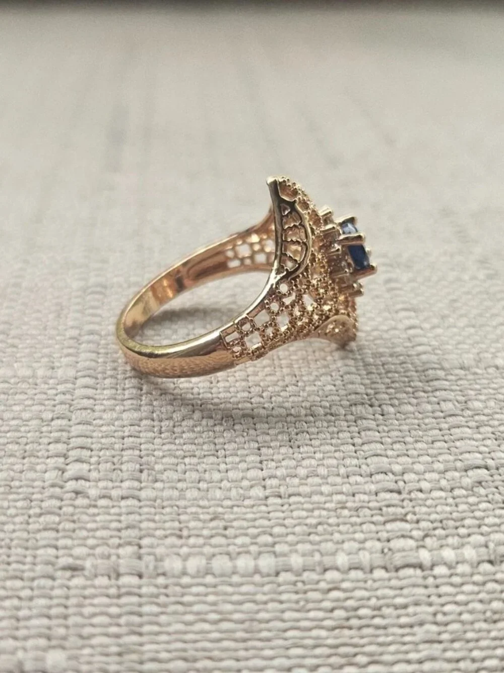 Women Ring Faux Blue Stone Centered Gold Tone Fashion Jewelry Size 8 New Unbrand - Picture 6 of 11